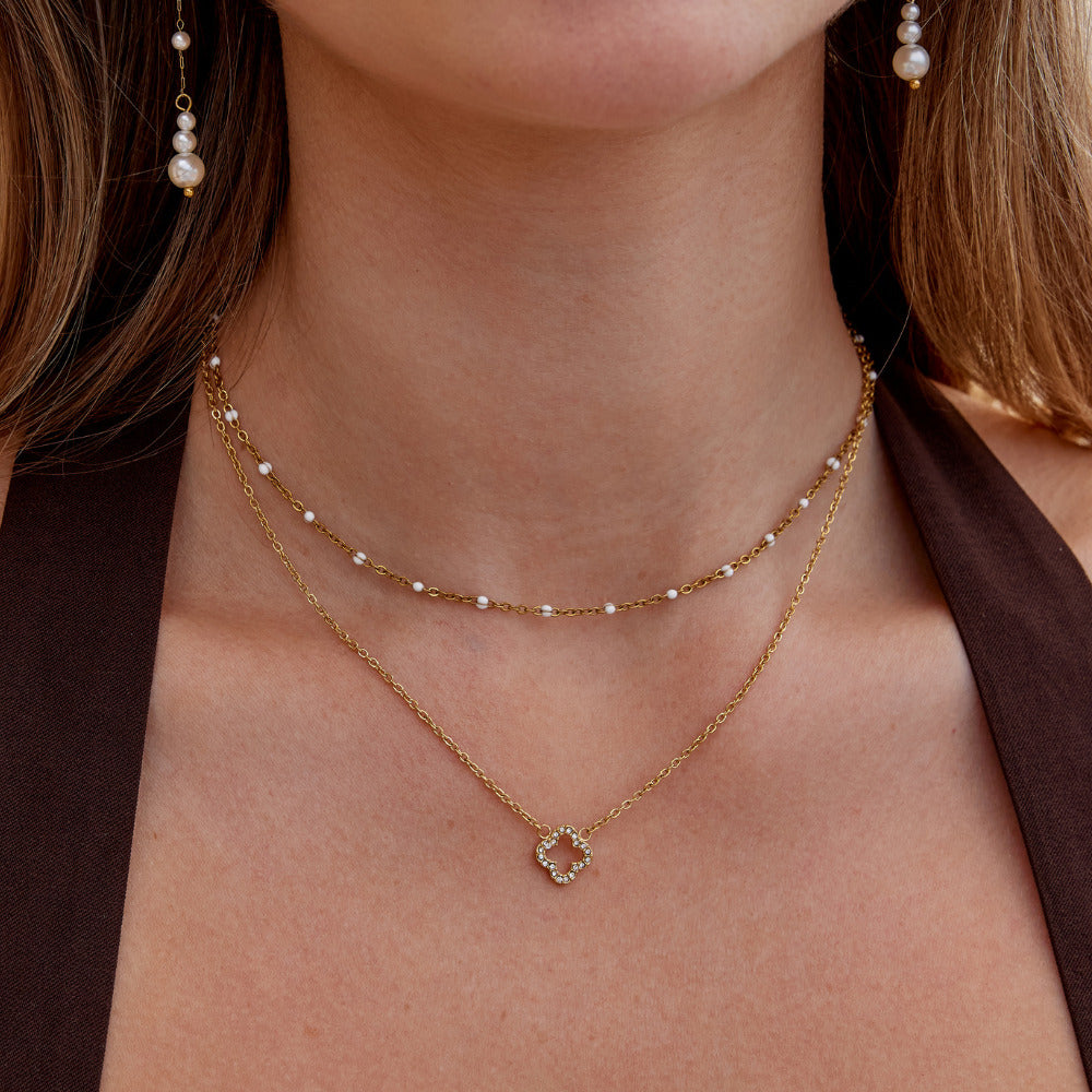 OW CRYSTAL CLOVER NECKLACE