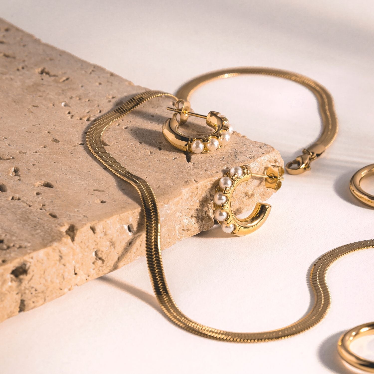 OW LURE NECKLACE