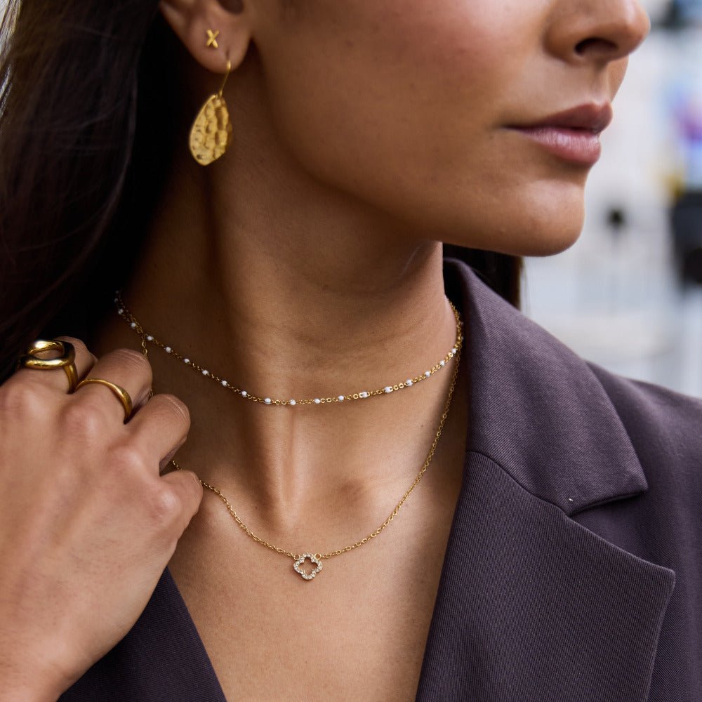 OW CRYSTAL CLOVER NECKLACE