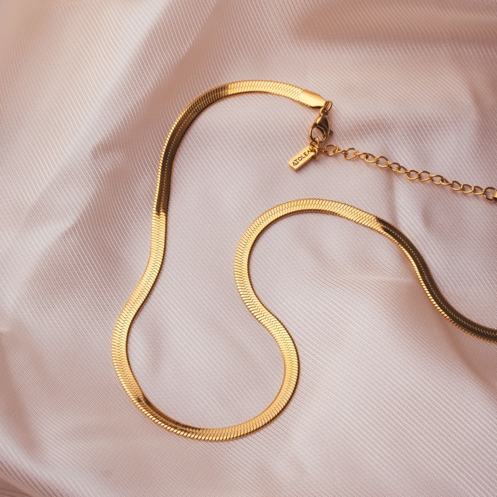 OW LURE NECKLACE